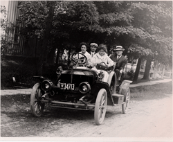 People in car with 1912 Pennsylvania license plates